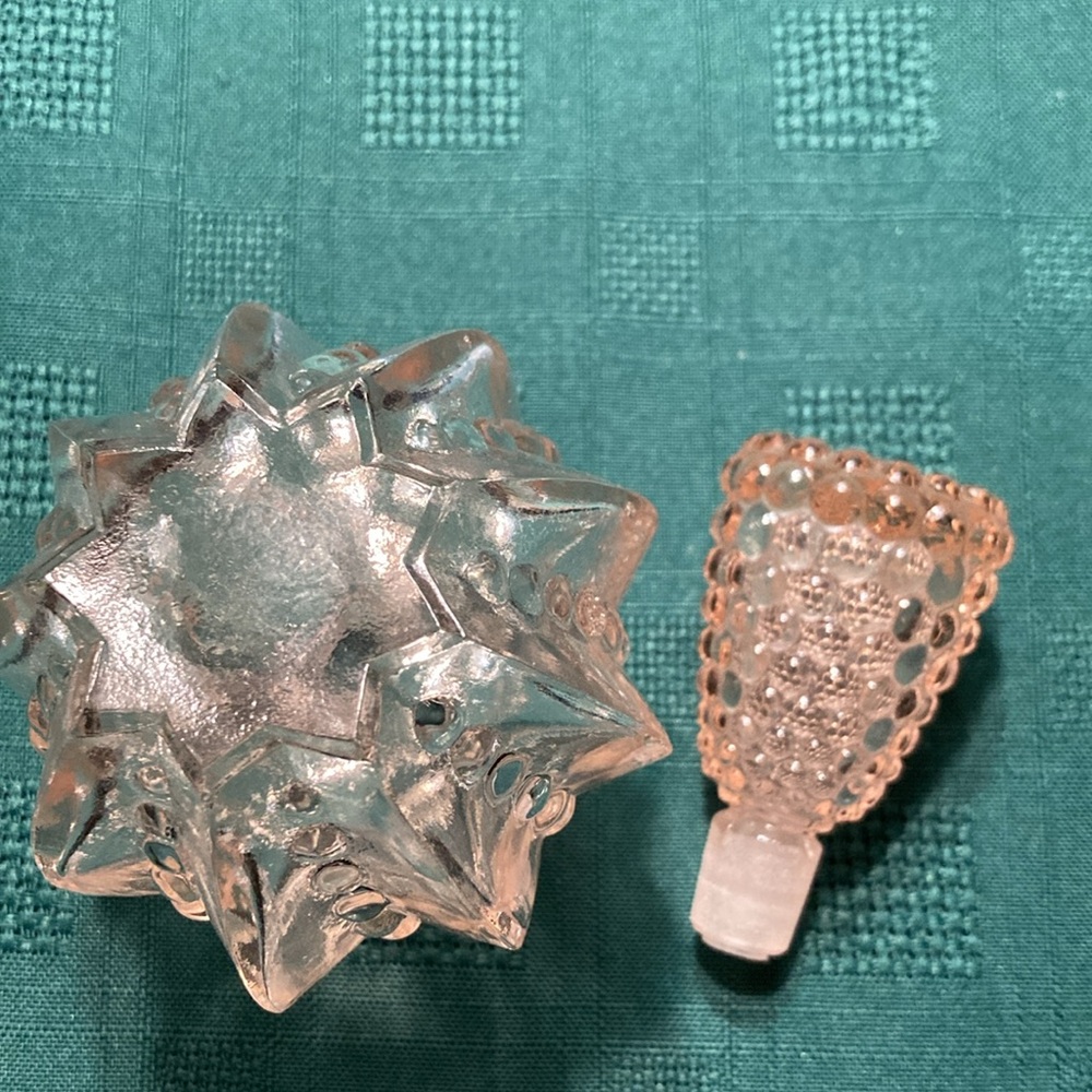 NWOT pink pressed glass perfume bottle, size in pics, perfect condition. $5 - Picture 4 of 8